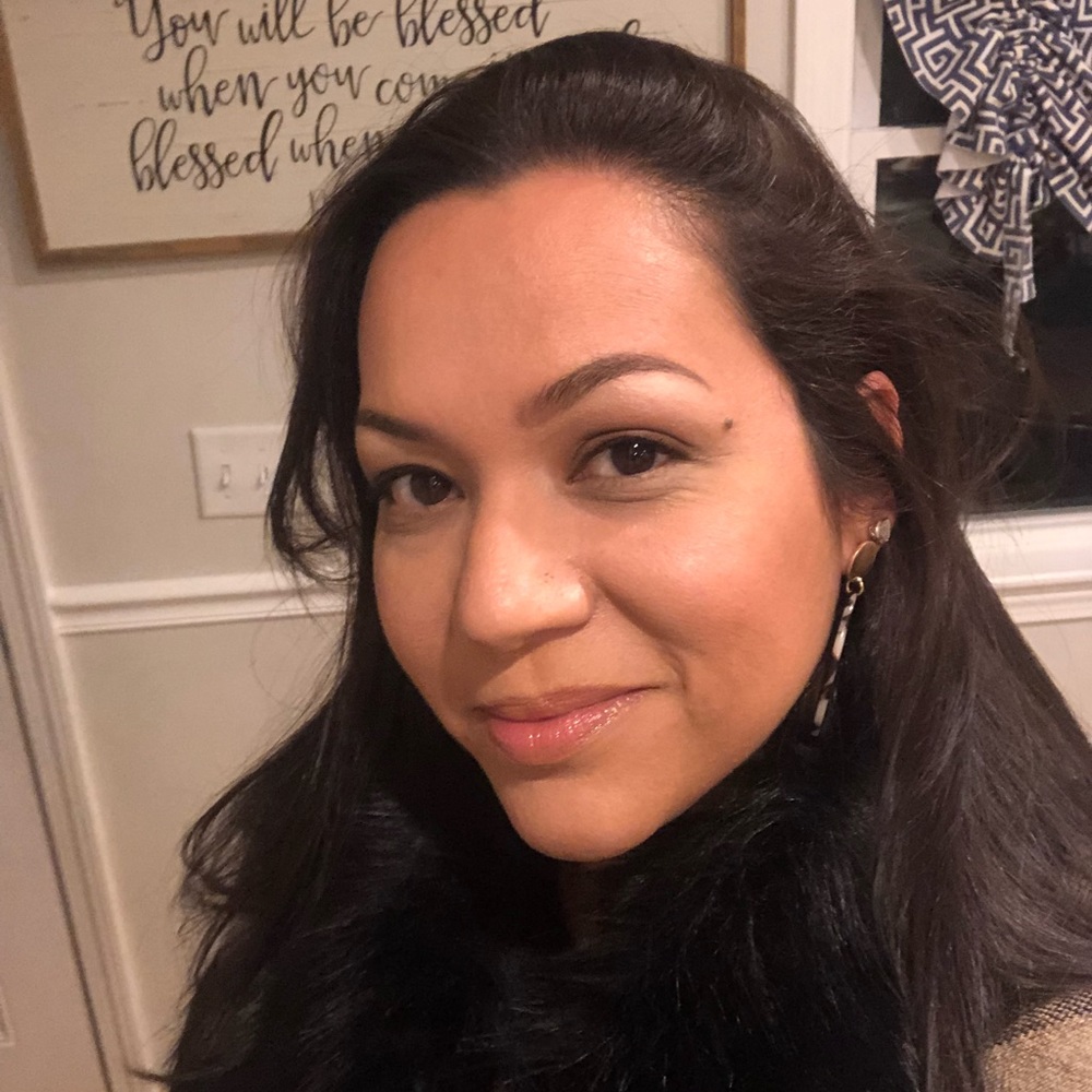 Meet your Posher, Priscila